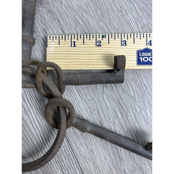 Vintage Cast Iron Skeleton Keys (3) On Key Ring For Prop or Display - Picture 8 of 8